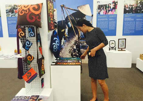 ໄຂງານວາງສະແດງຮູບພາບ” ແມ່ຍິງ ແລະ ຫົວຄິດປະດິດສ້າງ ປີ 2015”