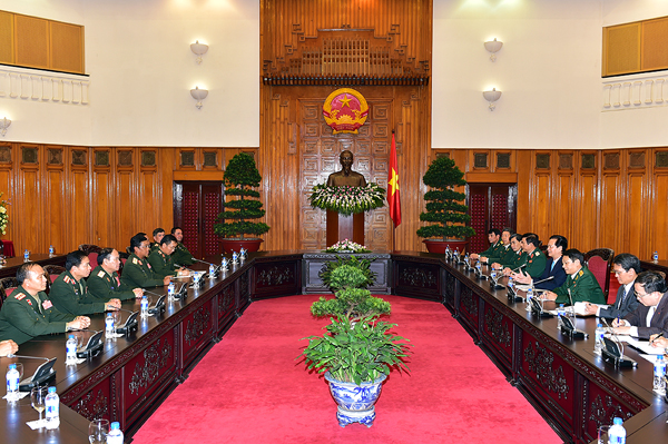 ນາຍົກລັດຖະມົນຕີຫງວຽນເຕີ໋ນຢຸງຕ້ອນຮັບຫົວໜ້າເສນາທິການໃຫຍ່ກອງທັບປະຊາຊົນລາວ