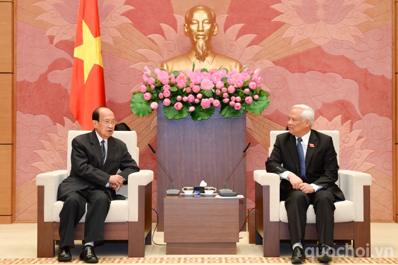 ຮອງປະທານສະພາແຫ່ງຊາດອວງຈູລືວຕ້ອນຮັບຄະນະກຳມາທິການສັນຕິພາບແລະສາມັກຄີລາວ