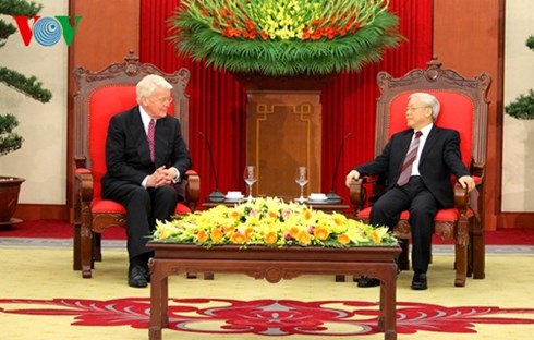 ເລຂາທິການໃຫຍ່ຫງວຽນຟູຈ້ອງຕ້ອນຮັບປະທານາທິບໍດີສ.ໄອແລນ