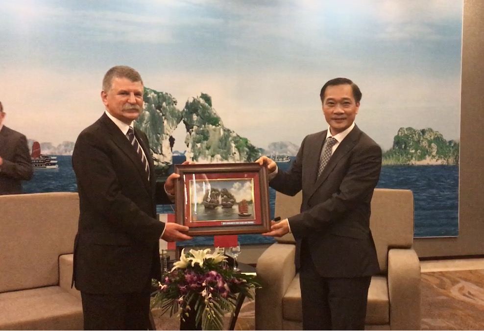 ການນຳແຂວງກວາງນິງຕ້ອນຮັບປະທານສະພາແຫ່ງຊາດຮຸງກາຣີ