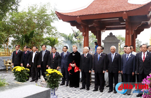 ການນຳພັກ,ລັດຖະຫວາຍທູບທຽນອາໄລຫານັກກະວີຜູ້ຍິ່ງໃຫຍ່ຫງວຽນຢູ