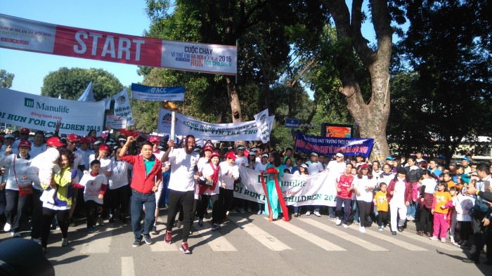 ປະຊາຊົນນັບພັນພັນຄົນເຂົ້າຮ່ວມຂະບວນການແລ່ນເພື່ອເດັກນ້ອຍຮ່າໂນ້ຍ2015