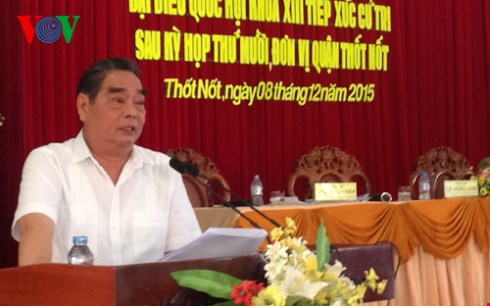 ຜູ້ປະຈຳການຄະນະເລຂາເລຮົ່ງແອງພົບປະກັບຜູ້ມີສິດເລືອກຕັ້ງນະຄອນເກີ່ນເທີ