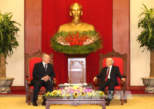 ເລຂາທິການໃຫຍ່ຫງວຽນຟູຈ້ອງຕ້ອນຮັບປະທານາທິບໍດີສ.ເບລາຣຸດAlexanderLukashenko