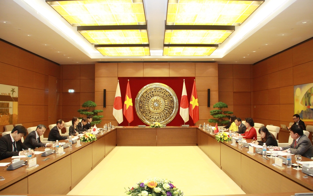 ຮອງປະທານສະພາສູງຍີ່ປຸ່ນKoshiishiAzumaຢ້ຽມຢາມຫວຽດນາມ