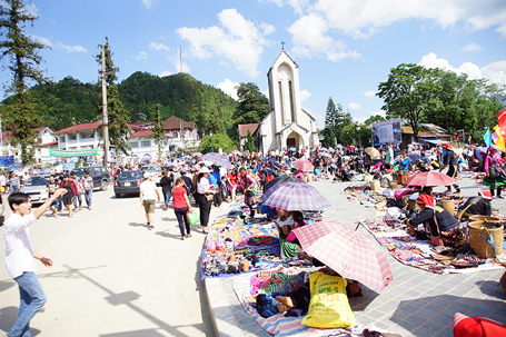 ນັກທ່ອງທ່ຽວມາຢ້ຽມຢາມຊາປາໃນໂອກາດວັນພັກເພີ່ມຂຶ້ນ45%