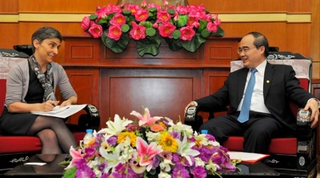 ປະທານຄະນະກຳມະການສູນກາງແນວໂຮມປະເທດຊາດຫວຽດນາມຕ້ອນຮັບເອກອັກຄະລັດຖະທູດສະວິດ