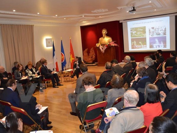 Во Франции прошёл форум об успехах вьетнамской политики обновления