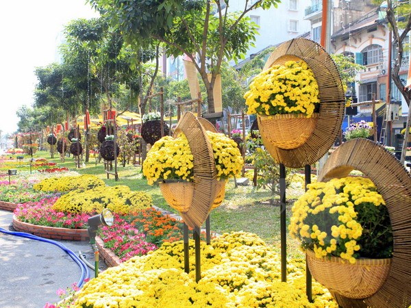 В г.Хошимине проходят новогодние книжный и цветочный фестивали