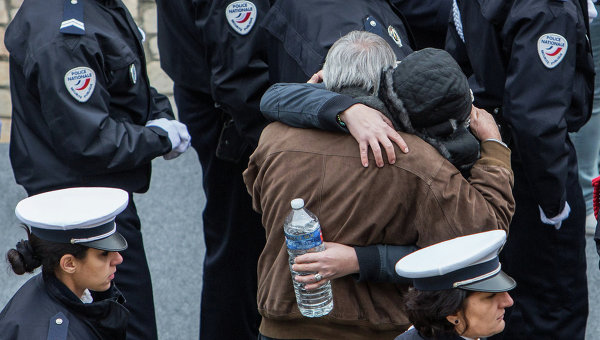 Франция почтила память погибших в терактах 13 ноября