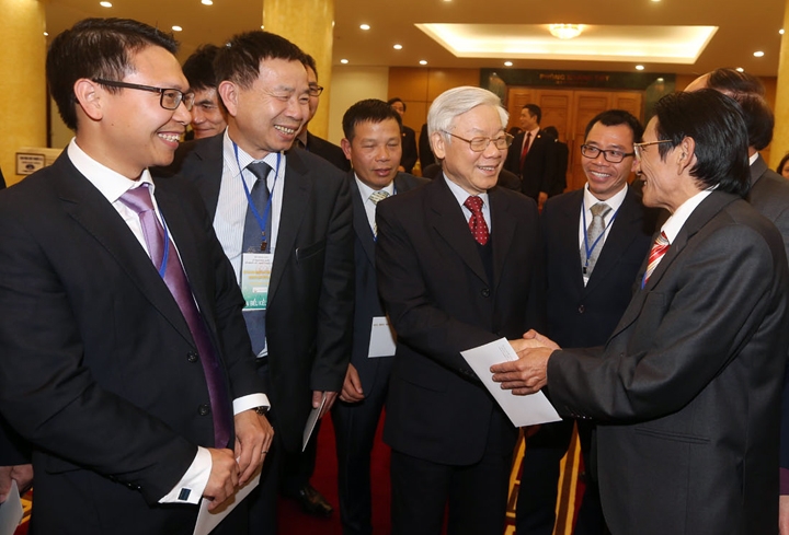 Генеральный секретарь ЦК КПВ принял делегацию вьетнамских эмигрантов