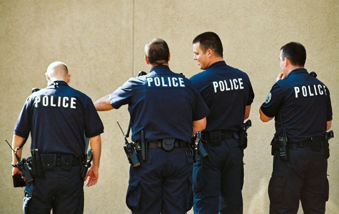 В США снова застрелили полицейского