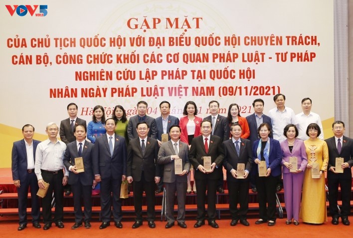 Спикер парламента: законодатели должны быть храбрыми