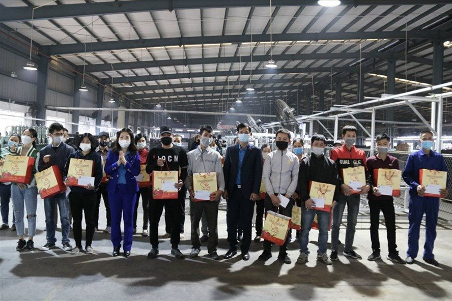 Федерация труда города Ханоя организовала программу «Тэт в семейном кругу – спокойная весна»