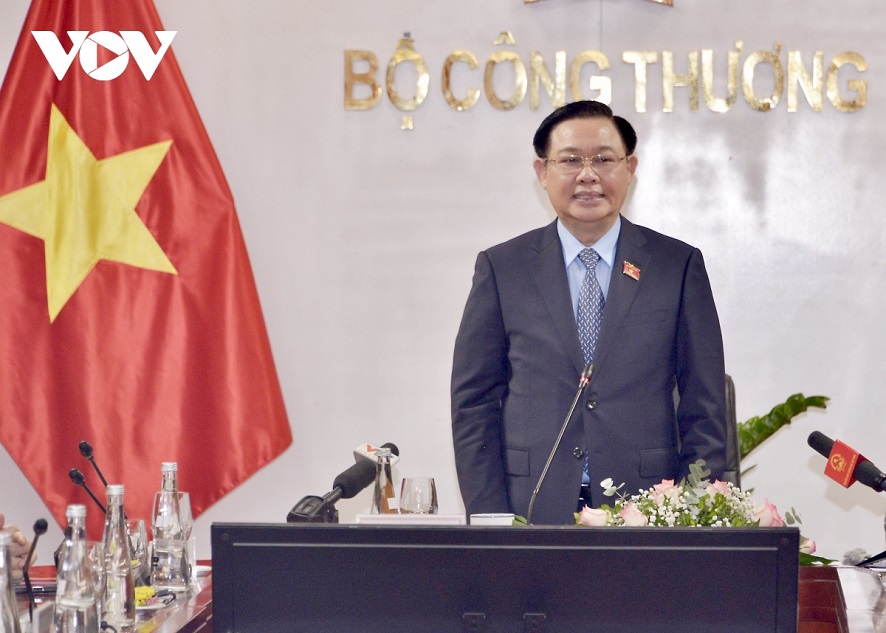 Председатель Нацсобрания предложил Минпромторгу осуществить конкретные программы в соответствии с резолюциями парламента