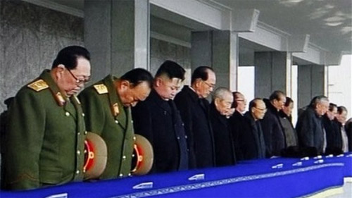 สาธารณรัฐประชาธิปไตยประชาชนเกาหลีจัดพิธีไว้อาลัยผู้นำ คิม จอง อิล