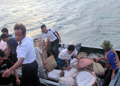การเตรียมงานฉลองตรุษเต็ดให้แก่ทหารและประชาชนในอำเภอเกาะTrường Sa