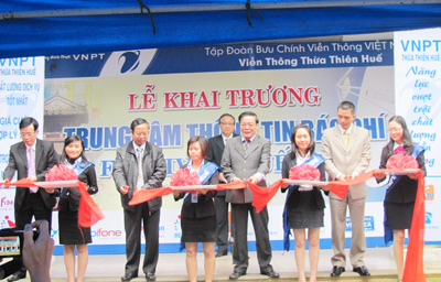 พิธีเปิดศูนย์ข่าวเฟสติเวลเว้ปี 2012