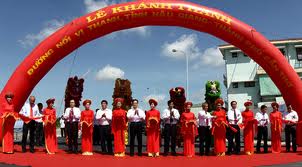 พิธีเปิดถนนที่เชื่อมระหว่างอำเภอVị Thanh จังหวัด Hậu Giang กับนคร Cần Thơ