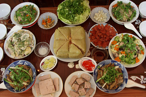 Nem และ Bánh chưng อาหารวันตรุษเต๊ต