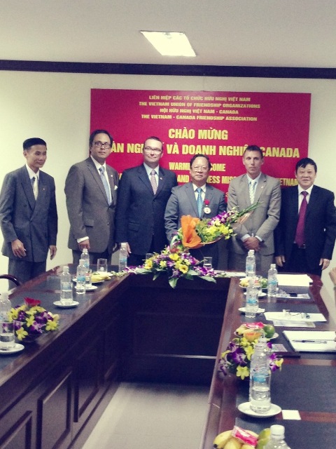คณะส.สและสถานประกอบการแคนาดา  เยือนเวียดนาม