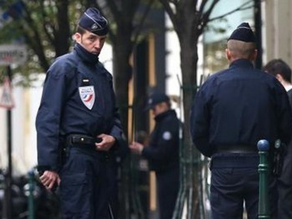 ฝรั่งเศสกำลังไล่ล่ามือปืนลึกลับ