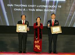 สดุดีสถานประกอบการ๘๒แห่งที่ได้รับรางวัลคุณภาพแห่งชาติ