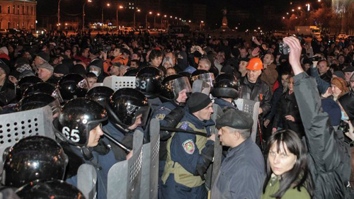 สถานการณ์การชุมนุมในภาคตะวันนออกยูเครนมีความผันผวนอย่างซับซ้อน