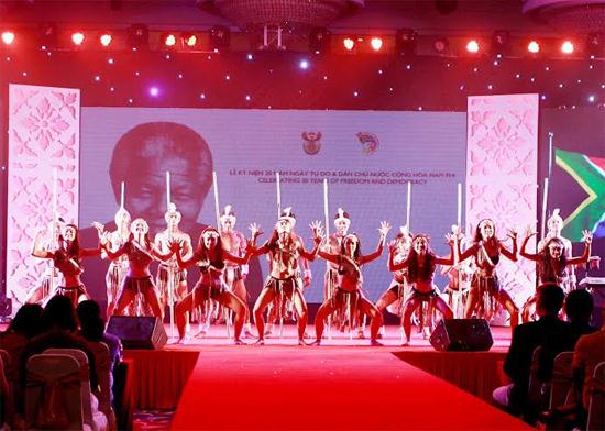 พิธีฉลองครบรอบ๒๐ปีวันเสรีภาพของประเทศแอฟริกาใต้