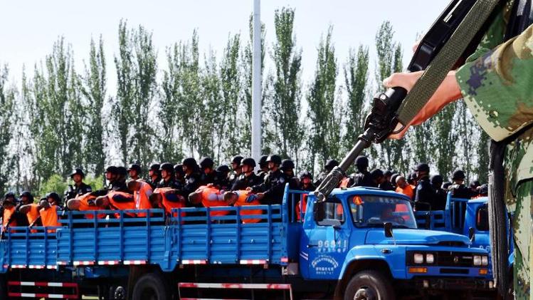 จีนประหารชีวิต๑๓คนที่มีส่วนเกี่ยวข้องกับการโจมตีก่อการร้ายในซินเจียง