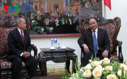 คณะผู้แทนของคณะกรรมการแนวลาวสร้างชาติเยือนประเทศเวียดนาม