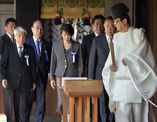 รัฐมนตรี๒คนของญี่ปุ่นเยือนศาลเจ้ายาสุคุนิ