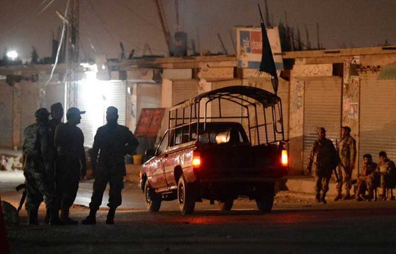 รัฐบาลและฝ่ายต่อต้านในปากีสถานเจรจาเพื่อแก้ไขวิกฤต