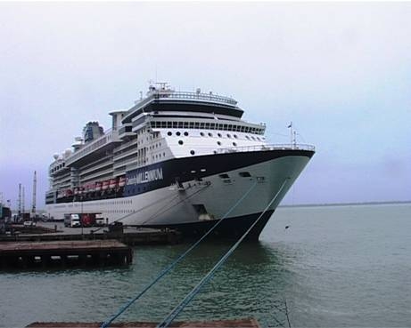 เรือสำราญCelebrity Millenniumเข้าเทียบท่าเรือเจินเมย