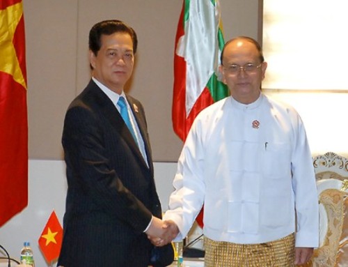 นายกรัฐมนตรีเหงวียนเติ๊นหยุงพบปะกับประธานาธิบดีพม่า