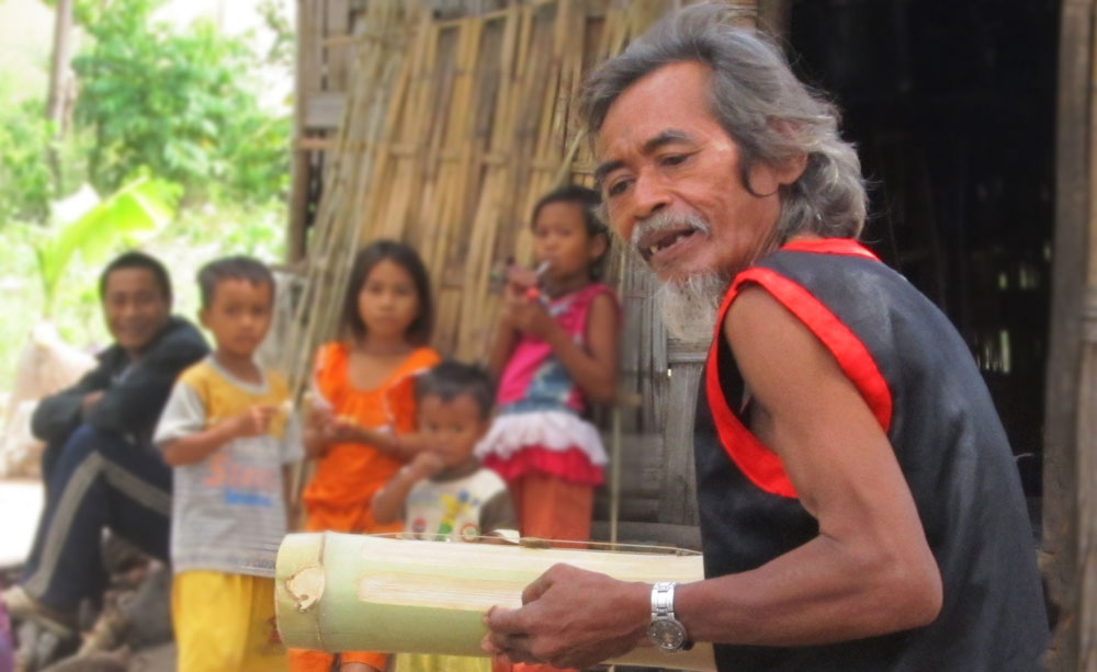 พิณจาปีเครื่องดนตรีคู่ใจของชนเผ่าราค์ลายในเวียดนาม