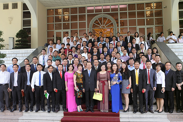 พิธีสดุดีนักธุรกิจรุ่นใหม่ดีเด่นในการสร้างฐานะปี๒๐๑๕