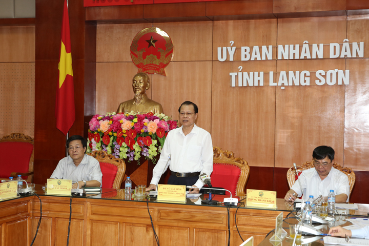 รองนายกรัฐมนตรีหวูวันนิงลงพื้นที่ตรวจสอบโครงการพัฒนาชนบทใหม่ในจังหวัดลางเซิน