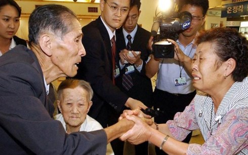 สองภาคเกาหลีเจรจาเกี่ยวกับโครงการรวมญาติครอบครัวที่ต้องพลัดพรากจากกัน