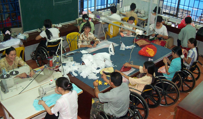 การปฏิบัตินโยบายและกฎหมายต่อผู้สูงอายุและคนพิการ