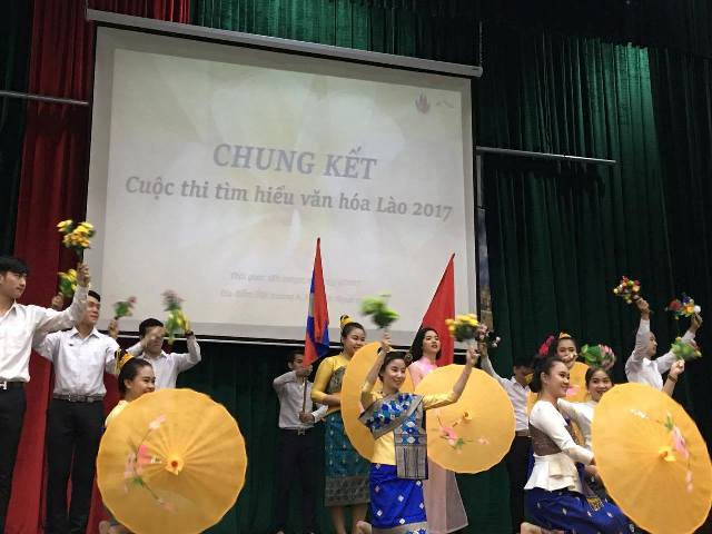 การประกวดความรู้เกี่ยวกับวัฒนธรรมลาว-สะพานเชื่อมระหว่างนักศึกษาเวียดนามกับลาว