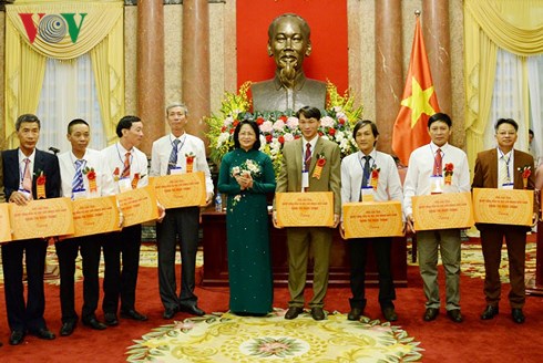 รักษาการประธานประเทศให้การต้อนรับคณะผู้แทนเกษตรกรดีเด่นปี2018
