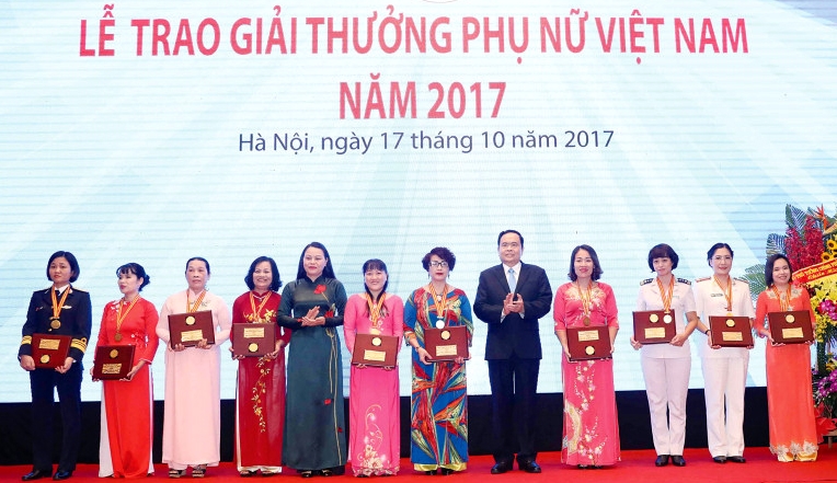 รางวัลสตรีเวียดนามสดุดีส่วนร่วมของสตรีเวียดนาม