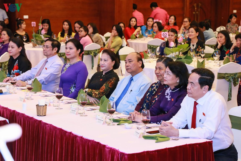 การพบปะสังสรรค์ผู้แทนสภาแห่งชาติที่เป็นสตรีสมัยที่ 14
