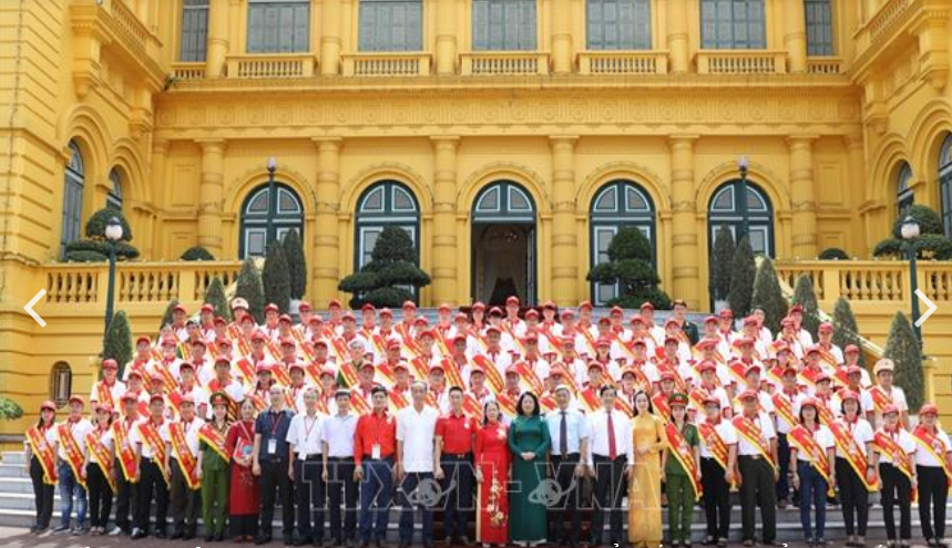 รองประธานประเทศดั๋งถิหงอกถิงพบปะกับผู้บริจาคโลหิตดีเด่น 100 คนทั่วประเทศ