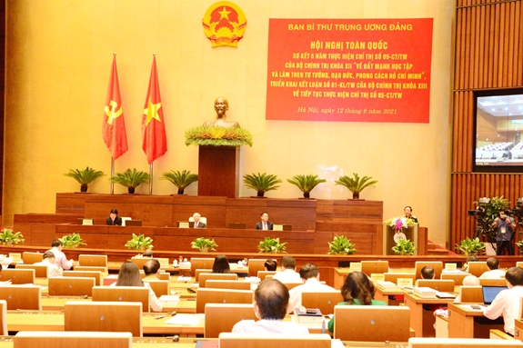 ผลักดันการศึกษาและปฏิบัติตามแบบอย่างคุณธรรมของประธานโฮจิมินห์