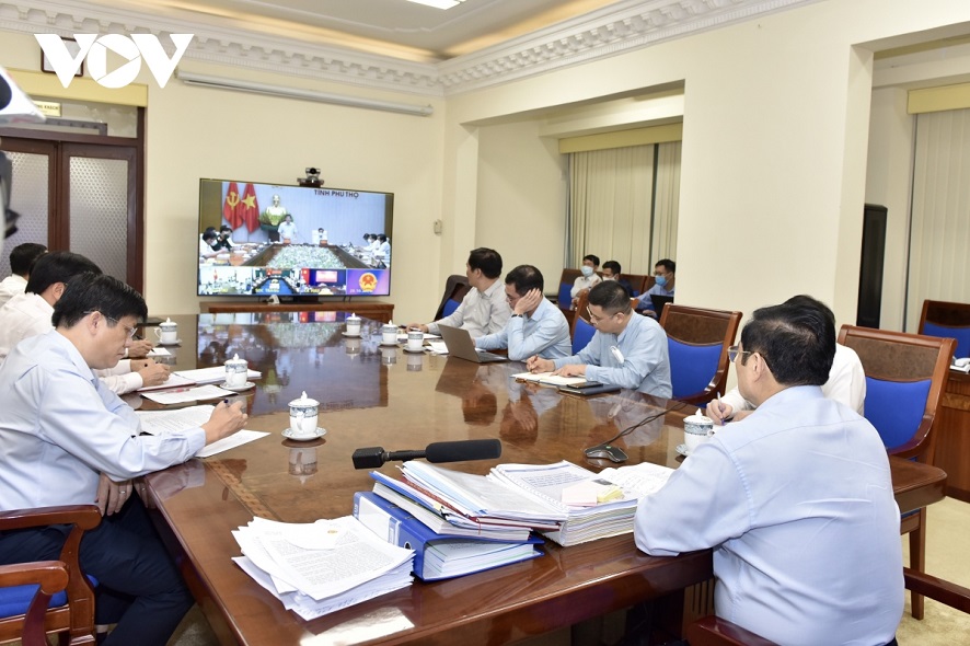 นายกรัฐมนตรี ฝามมิงชิ้งกำชับให้จังหวัดฟู้เถาะ ซอกจังและก่าเมาควบคุมการแพร่ระบาดโดยเร็ว