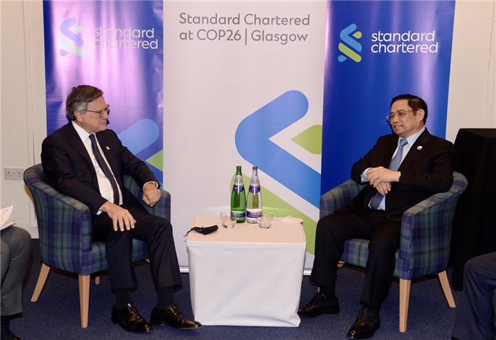 นายกรัฐมนตรี ฝามมิงชิ้งให้การต้อนรับประธานธนาคาร Standard Chartered
