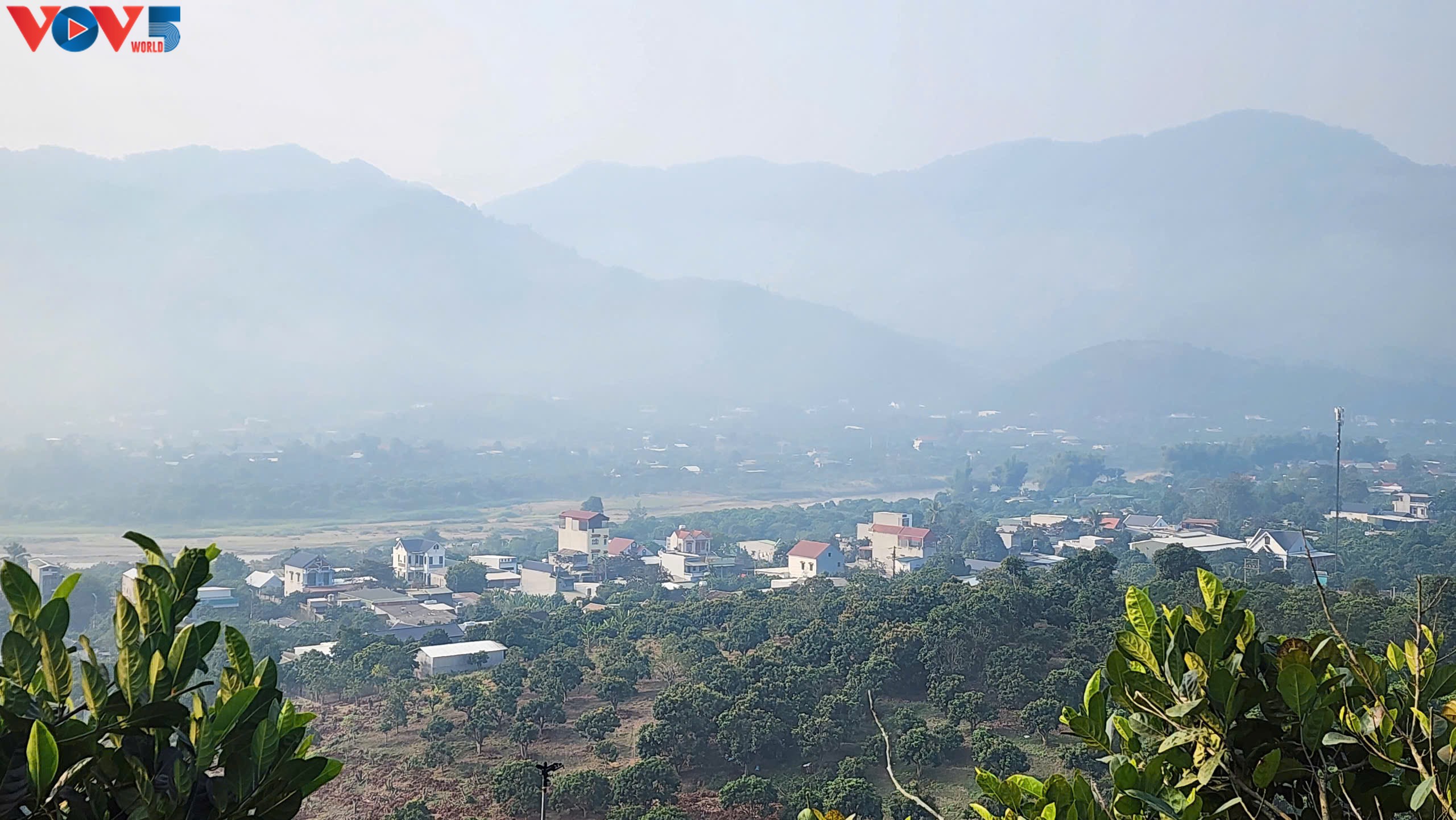 ประชาชนในเขตเขาและเขตชนกลุ่มน้อยมีความเชื่อมั่นอย่างเต็มเปี่ยมต่อพรรค